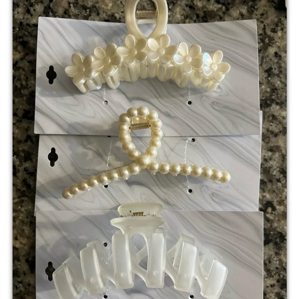 Lot of 7 large hair claws women hair clips